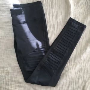 Alo yoga moto leggings in Anthracite